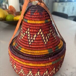 Vtg Abha Bedouin basket with lid 8 in tall Yemen/Saudi Arabia